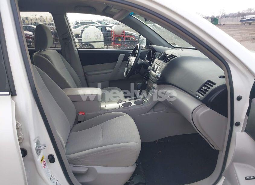 Photo 5 of 2012 Toyota Highlander SE (VIN 5TDBK3EHXCS169642)