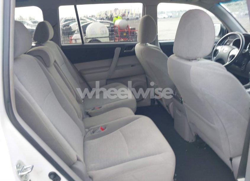 Photo 8 of 2012 Toyota Highlander SE (VIN 5TDBK3EHXCS169642)