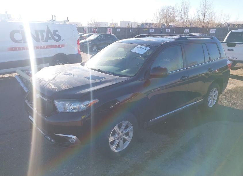 Photo 2 of 2013 Toyota Highlander SE V6 (VIN 5TDBK3EHXDS178312)