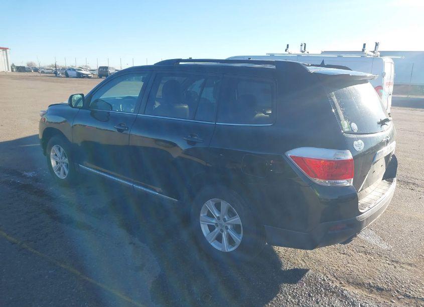 Photo 3 of 2013 Toyota Highlander SE V6 (VIN 5TDBK3EHXDS178312)