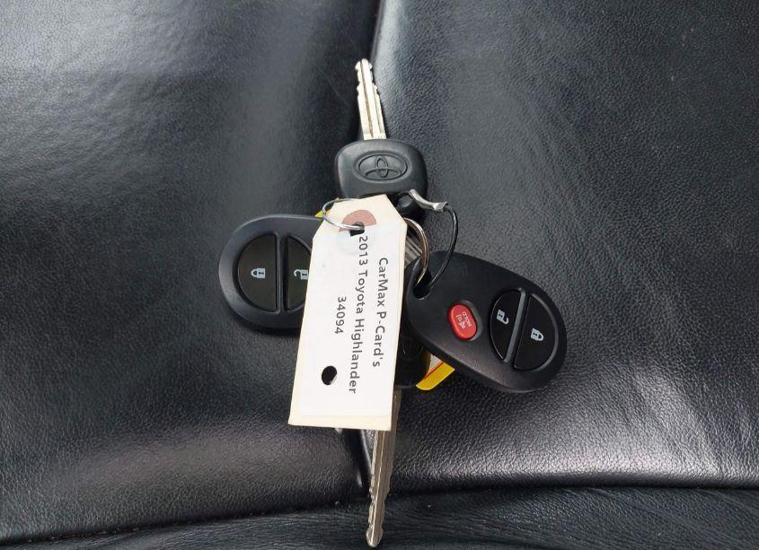 Photo 11 of 2013 Toyota Highlander SE V6 (VIN 5TDBK3EHXDS179685)