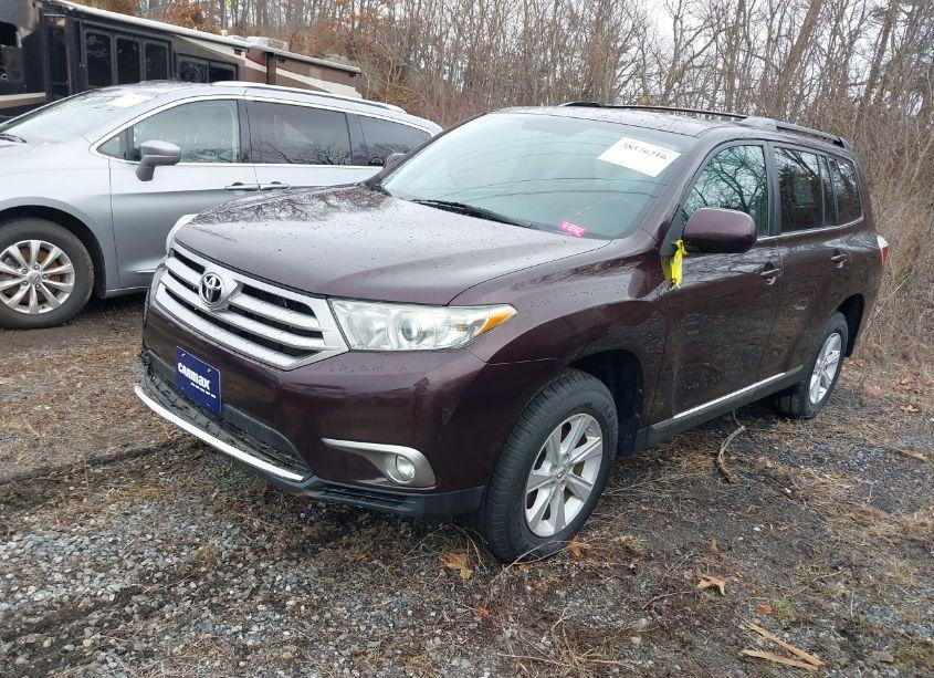 Photo 2 of 2013 Toyota Highlander SE V6 (VIN 5TDBK3EHXDS179685)