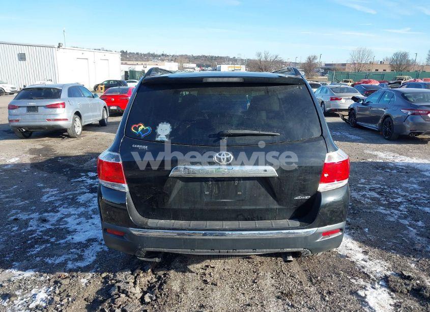 Photo 17 of 2013 Toyota Highlander SE V6 (VIN 5TDBK3EHXDS188984)