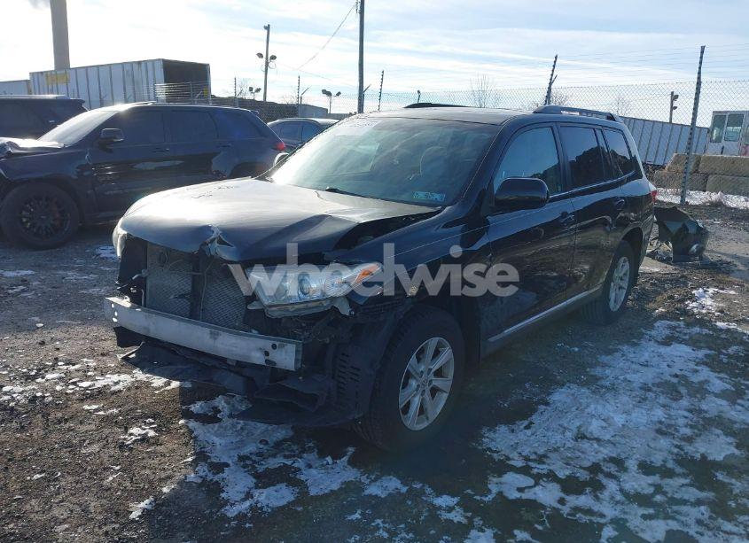 Photo 2 of 2013 Toyota Highlander SE V6 (VIN 5TDBK3EHXDS188984)