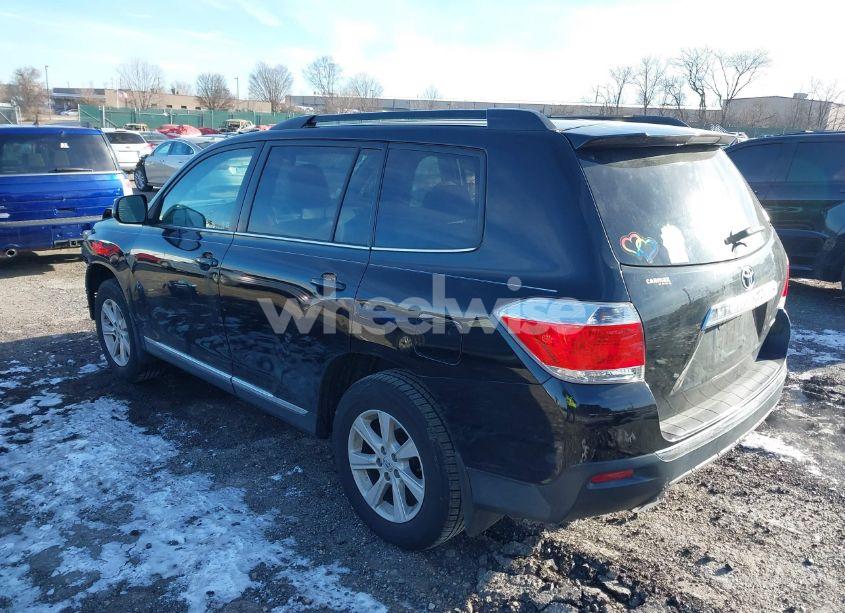 Photo 3 of 2013 Toyota Highlander SE V6 (VIN 5TDBK3EHXDS188984)