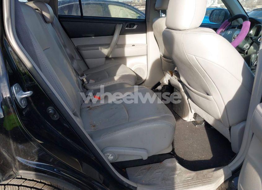 Photo 8 of 2013 Toyota Highlander SE V6 (VIN 5TDBK3EHXDS188984)