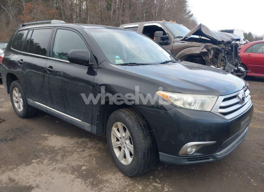 2013 Toyota Highlander BASE PLUS V6 (VIN 5TDBK3EHXDS207808) main photo