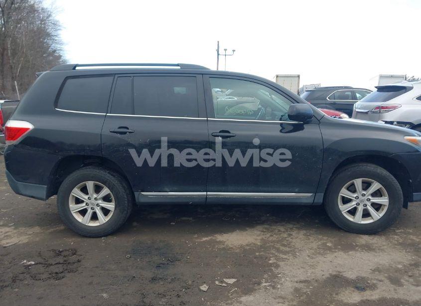 Photo 13 of 2013 Toyota Highlander BASE PLUS V6 (VIN 5TDBK3EHXDS207808)