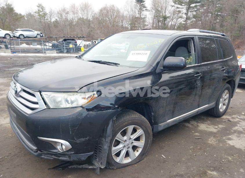 Photo 2 of 2013 Toyota Highlander BASE PLUS V6 (VIN 5TDBK3EHXDS207808)
