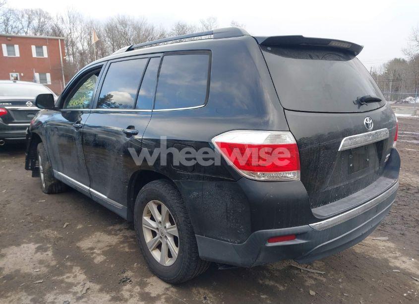 Photo 3 of 2013 Toyota Highlander BASE PLUS V6 (VIN 5TDBK3EHXDS207808)