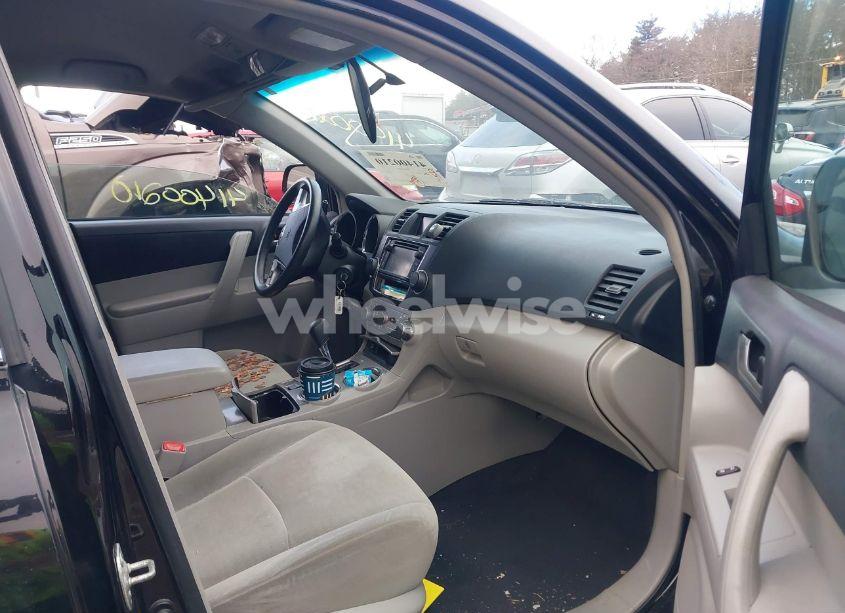 Photo 5 of 2013 Toyota Highlander BASE PLUS V6 (VIN 5TDBK3EHXDS207808)