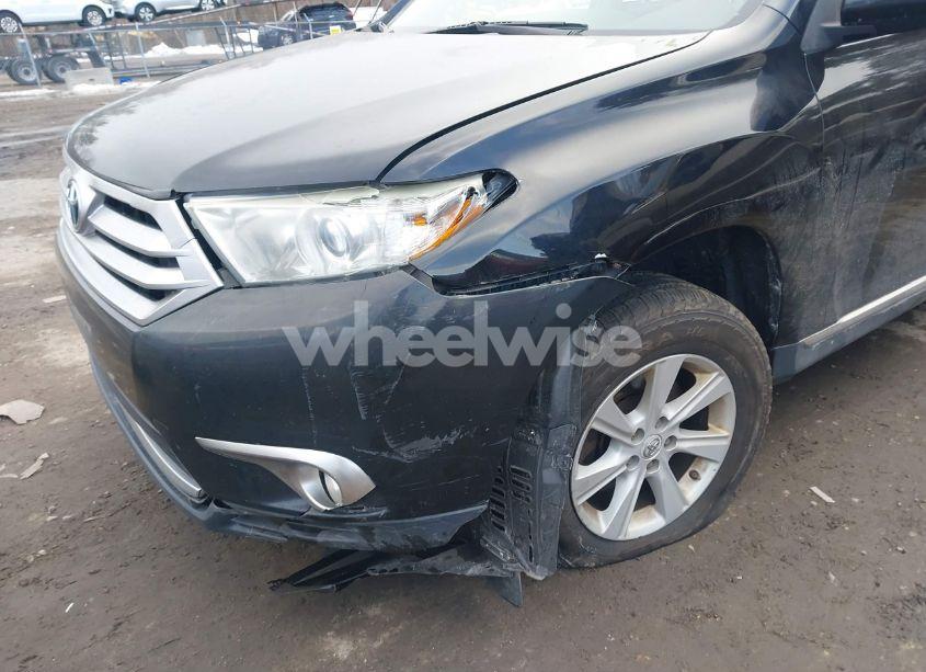 Photo 6 of 2013 Toyota Highlander BASE PLUS V6 (VIN 5TDBK3EHXDS207808)