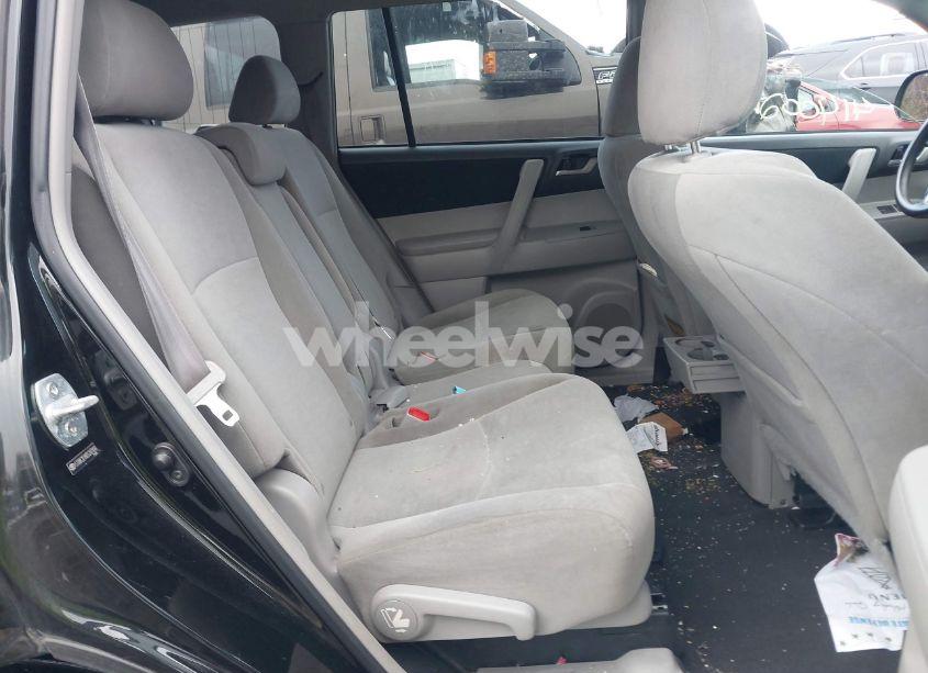 Photo 8 of 2013 Toyota Highlander BASE PLUS V6 (VIN 5TDBK3EHXDS207808)