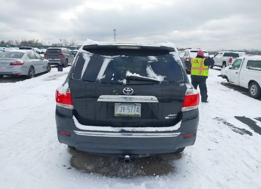 Photo 16 of 2013 Toyota Highlander SE V6 (VIN 5TDBK3EHXDS227640)