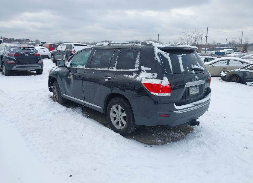 Photo 3 of 2013 Toyota Highlander SE V6 (VIN 5TDBK3EHXDS227640)