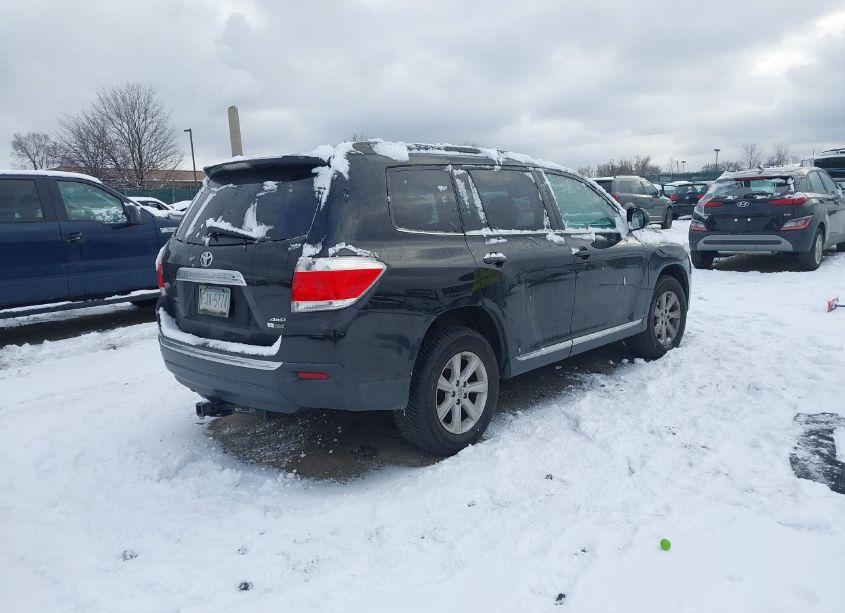 Photo 4 of 2013 Toyota Highlander SE V6 (VIN 5TDBK3EHXDS227640)