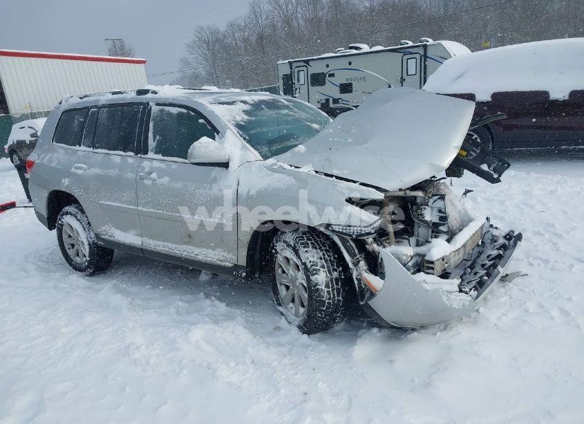 2013 Toyota Highlander SE V6 (VIN 5TDBK3EHXDS246267) main photo