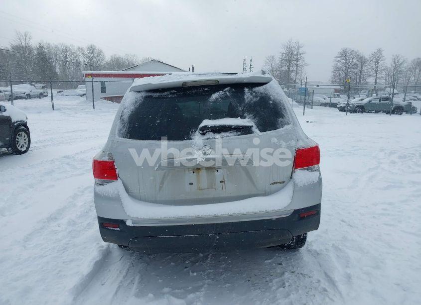 Photo 16 of 2013 Toyota Highlander SE V6 (VIN 5TDBK3EHXDS246267)