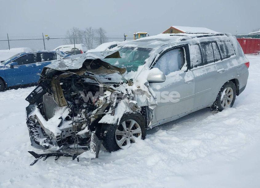 Photo 2 of 2013 Toyota Highlander SE V6 (VIN 5TDBK3EHXDS246267)