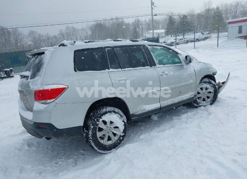 Photo 4 of 2013 Toyota Highlander SE V6 (VIN 5TDBK3EHXDS246267)