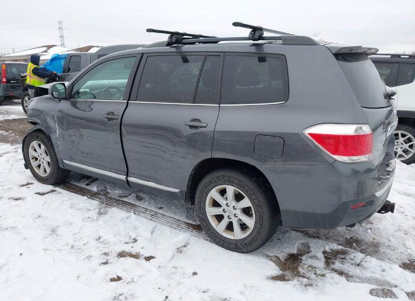 Photo 3 of 2013 Toyota Highlander PLUS/SE (VIN 5TDBK3EHXDS250044)