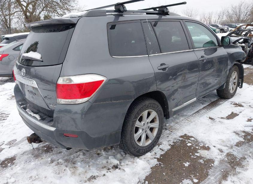 Photo 4 of 2013 Toyota Highlander PLUS/SE (VIN 5TDBK3EHXDS250044)