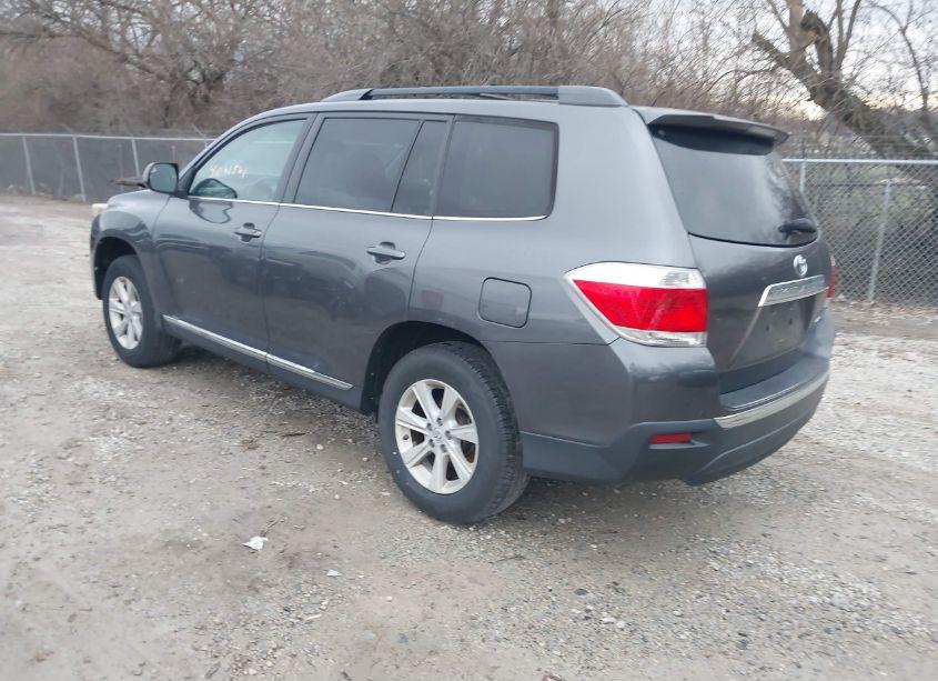 Photo 3 of 2013 Toyota Highlander SE V6 (VIN 5TDBK3EHXDS256944)