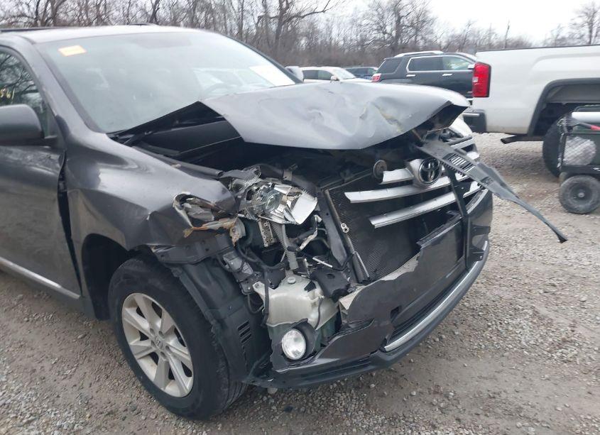 Photo 6 of 2013 Toyota Highlander SE V6 (VIN 5TDBK3EHXDS256944)