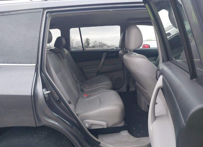 Photo 8 of 2013 Toyota Highlander SE V6 (VIN 5TDBK3EHXDS256944)