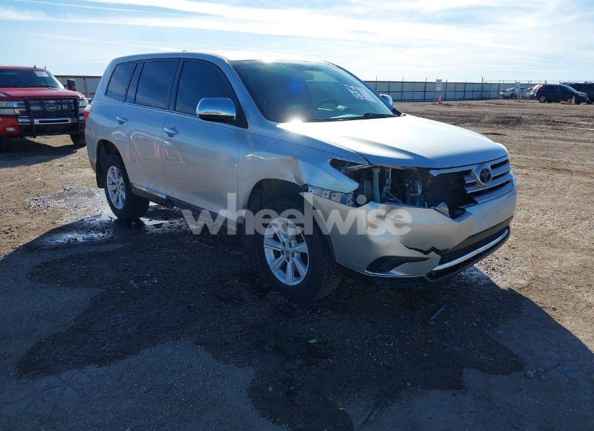 2013 Toyota Highlander BASE V6 (VIN 5TDBK3EHXDS260587) main photo