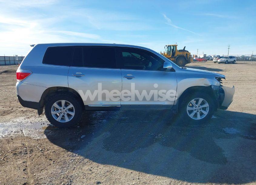 Photo 13 of 2013 Toyota Highlander BASE V6 (VIN 5TDBK3EHXDS260587)