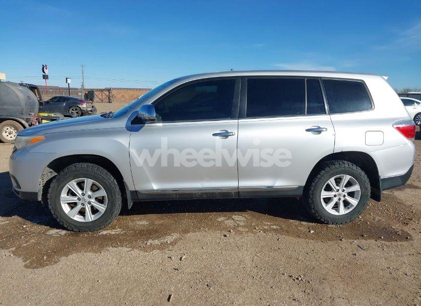 Photo 14 of 2013 Toyota Highlander BASE V6 (VIN 5TDBK3EHXDS260587)
