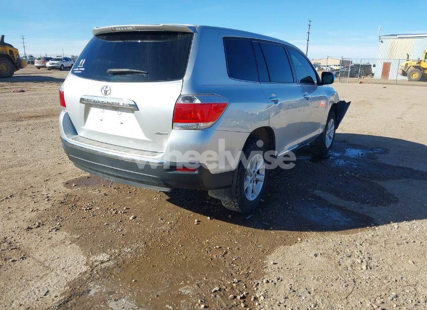 Photo 4 of 2013 Toyota Highlander BASE V6 (VIN 5TDBK3EHXDS260587)