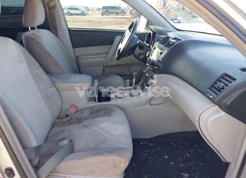 Photo 5 of 2013 Toyota Highlander BASE V6 (VIN 5TDBK3EHXDS260587)