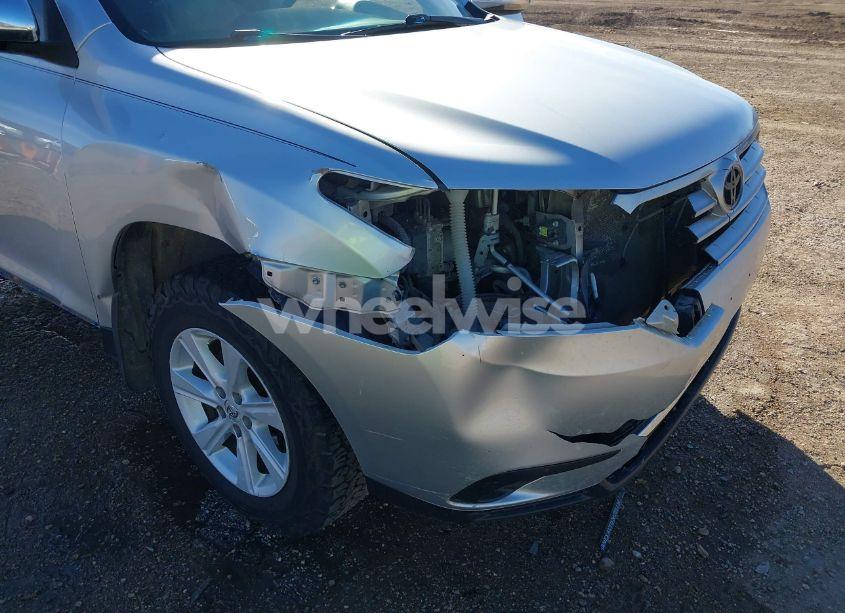 Photo 6 of 2013 Toyota Highlander BASE V6 (VIN 5TDBK3EHXDS260587)