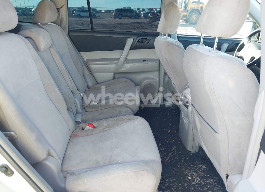 Photo 8 of 2013 Toyota Highlander BASE V6 (VIN 5TDBK3EHXDS260587)