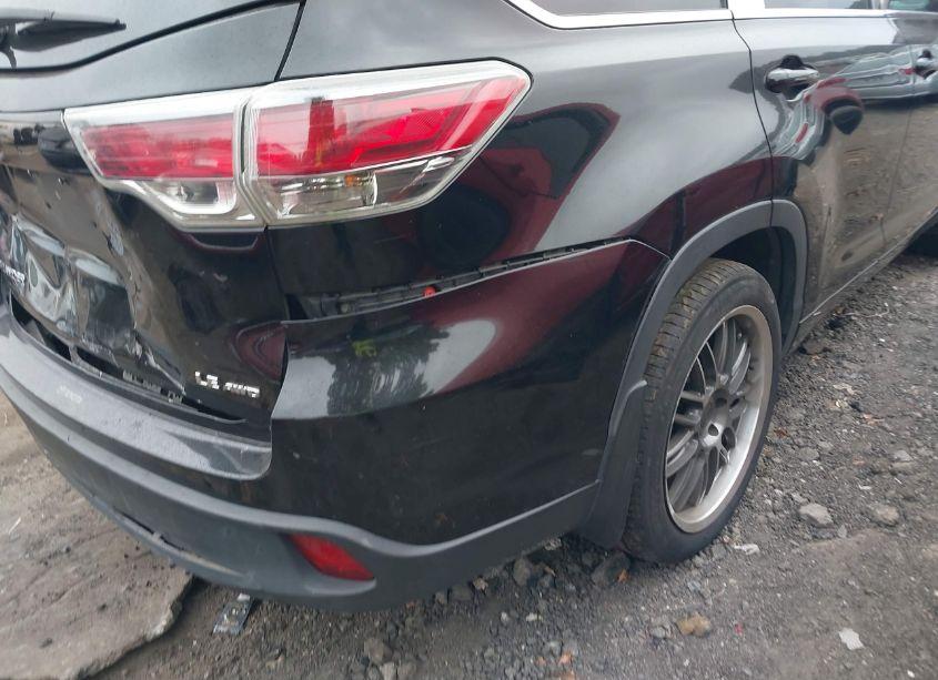 Photo 19 of 2015 Toyota Highlander LE PLUS V6 (VIN 5TDBKRFH0FS161104)
