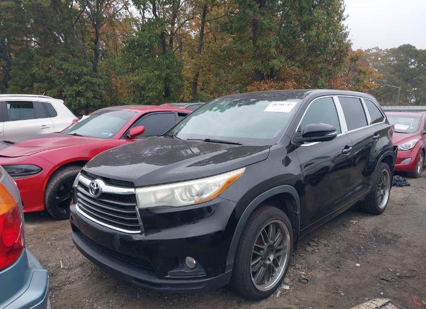 Photo 2 of 2015 Toyota Highlander LE PLUS V6 (VIN 5TDBKRFH0FS161104)
