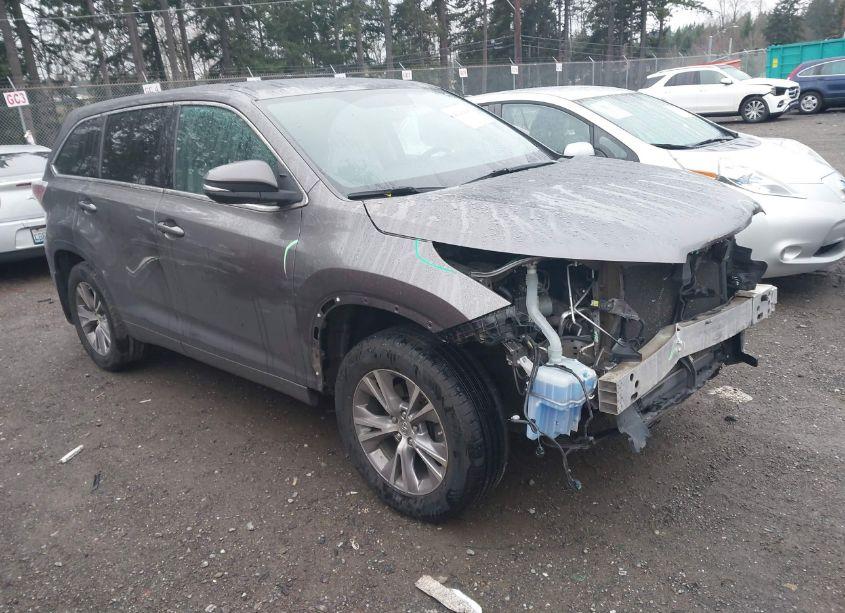 2015 Toyota Highlander LE PLUS V6 (VIN 5TDBKRFH0FS201181) main photo