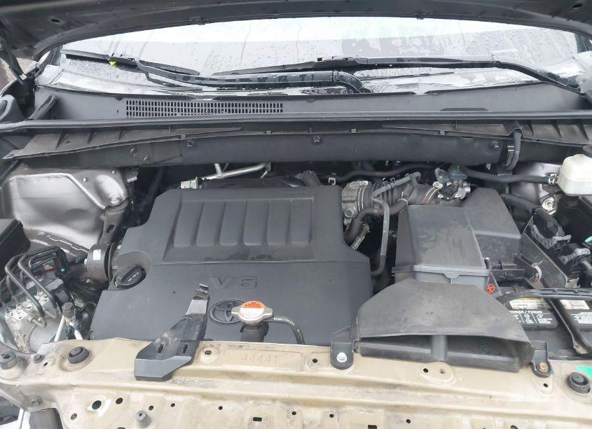Photo 10 of 2015 Toyota Highlander LE PLUS V6 (VIN 5TDBKRFH0FS201181)
