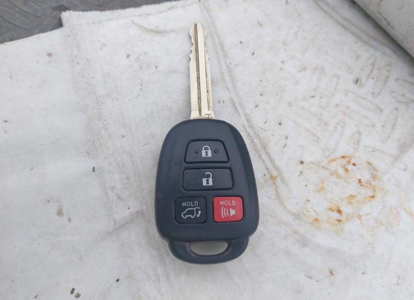 Photo 11 of 2015 Toyota Highlander LE PLUS V6 (VIN 5TDBKRFH0FS201181)