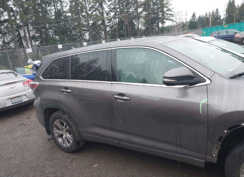 Photo 14 of 2015 Toyota Highlander LE PLUS V6 (VIN 5TDBKRFH0FS201181)