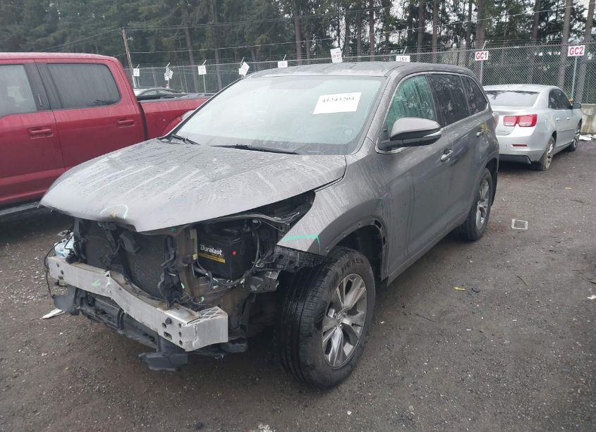Photo 2 of 2015 Toyota Highlander LE PLUS V6 (VIN 5TDBKRFH0FS201181)