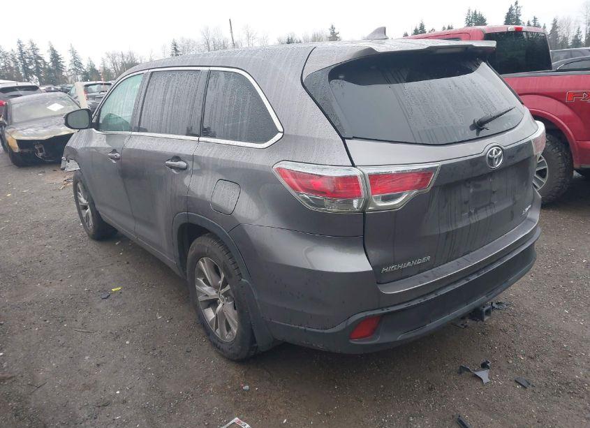 Photo 3 of 2015 Toyota Highlander LE PLUS V6 (VIN 5TDBKRFH0FS201181)