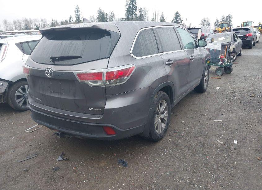 Photo 4 of 2015 Toyota Highlander LE PLUS V6 (VIN 5TDBKRFH0FS201181)
