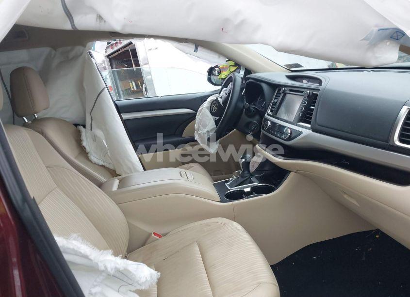 Photo 5 of 2016 Toyota Highlander LE PLUS V6 (VIN 5TDBKRFH0GS233551)