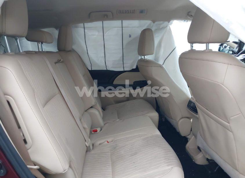 Photo 8 of 2016 Toyota Highlander LE PLUS V6 (VIN 5TDBKRFH0GS233551)