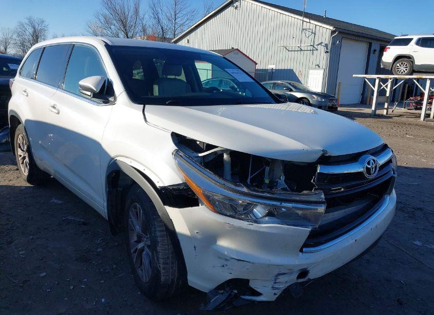 2016 Toyota Highlander LE PLUS V6 (VIN 5TDBKRFH0GS259535) main photo