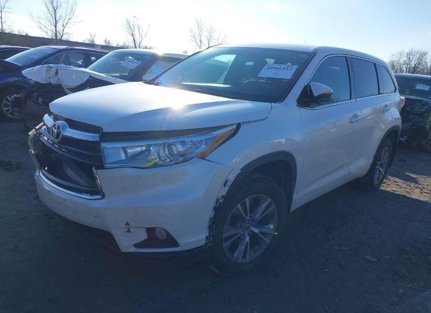 Photo 2 of 2016 Toyota Highlander LE PLUS V6 (VIN 5TDBKRFH0GS259535)