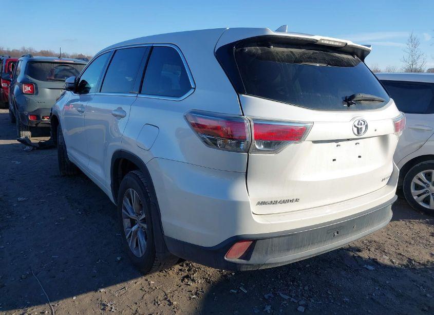 Photo 3 of 2016 Toyota Highlander LE PLUS V6 (VIN 5TDBKRFH0GS259535)